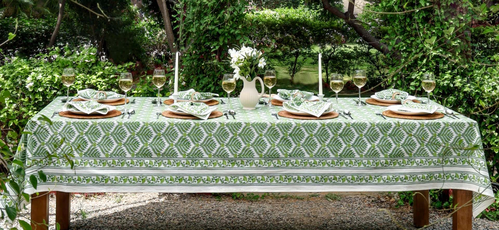 bloomezzo-family-tree-green-tablecloth-banner